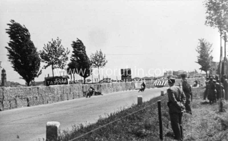INCIDENTE IN MOTO 06-05-1951
FOTO STORICHE VIGILI DEL FUOCO