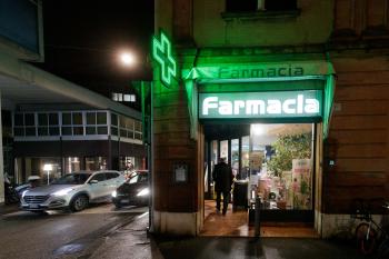 FARMACIA CENTRALE VIALE CAVOUR ANGOLO VIA ARMARI<br />RAPINE FARMACIA FERRARA