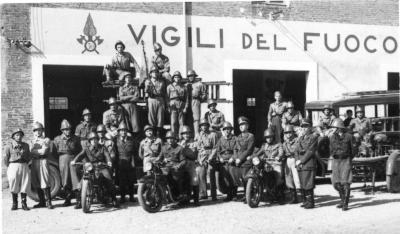 28-09-1947 CINQUANTENARIO COPPARO<br />
FOTO STORICHE VIGILI DEL FUOCO