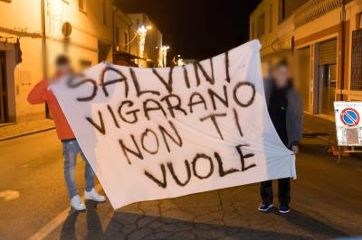STRISCIONE DI PROTESTA<br />
VISITA DI MATTEO SALVINI A VIGARANO MAINARDA