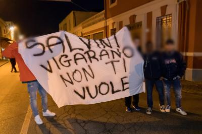 STRISCIONE DI PROTESTA<br />
VISITA DI MATTEO SALVINI A VIGARANO MAINARDA