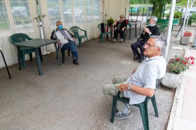 CENTRO SOCIALE IL PARCO VIA CANAPA<br />
CENTRI ANZIANI FERRARA Old people meet their relatives in an special igloo shaped sanitation tent due to the oronavirus pandemic in Migliaro, Italy<br/>