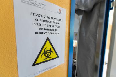 CAMERA QUARANTENA ISOLAMENTO PRESSIONE NEGATIVA<br />
CASA PROTETTA ANZIANI SANT'ANTONIO MIGLIARO<br />
COVID COVID19 CORONAVIRUS VIRUS Old people meet their relatives in an special igloo shaped sanitation tent due to the oronavirus pandemic in Migliaro, Italy<br/>