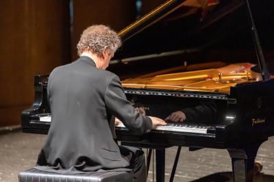 CONCERTO MUSICA PIANOFORTE PIANISTA ANDREA LUCCHESINI TEATRO COMUNALE FERRARA